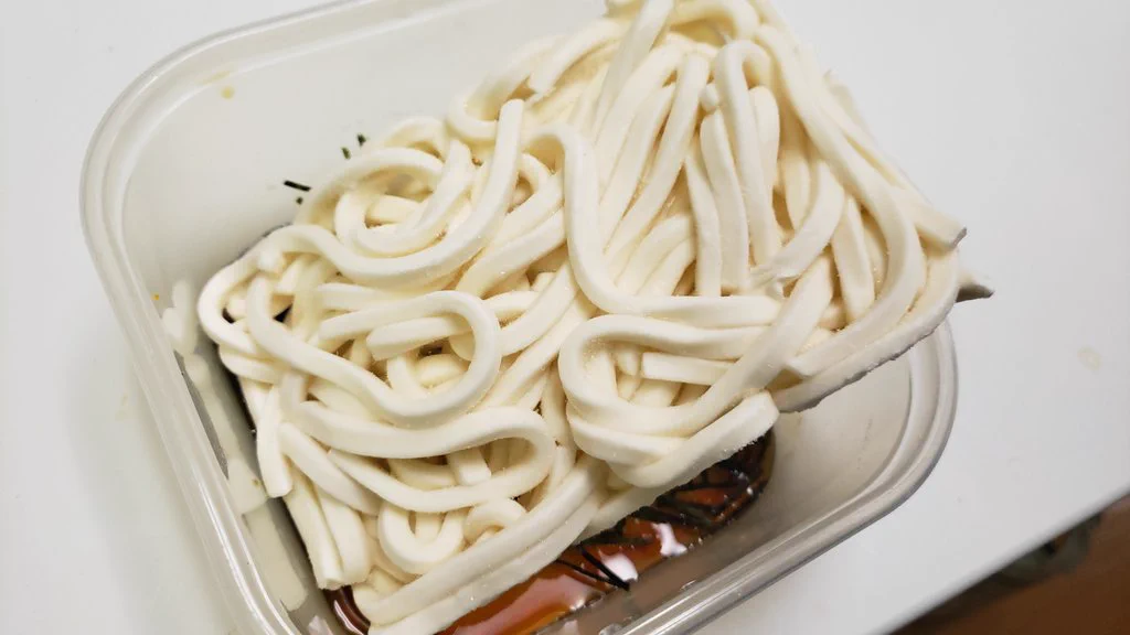 磯の香りとバターの風味がマッチ！？レンジで簡単「レンジ海苔バターうどん」！