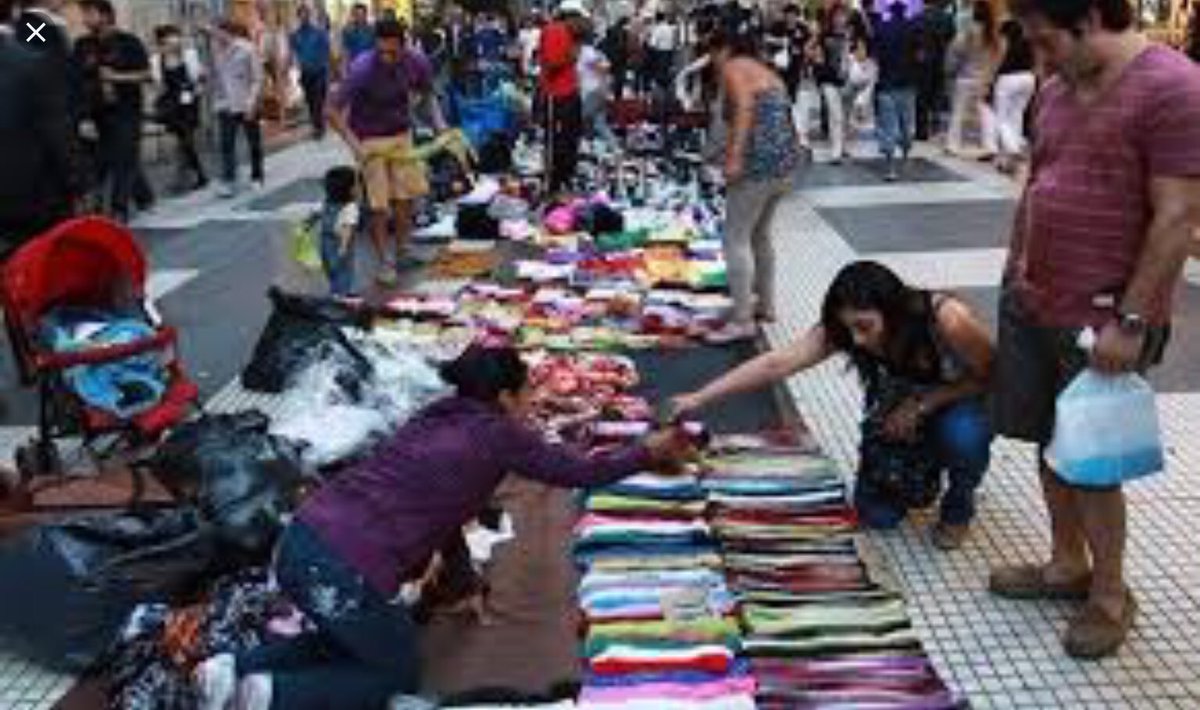 Maytuit11's tweet photo. La señora  Serra dice que los manteros son unos pocos jóvenes , yo veo un montón de jóvenes en las  calles, vendieneo mercancía ilegal, arruinando comerciantes que trabajan legalmente y pagan impuestos con los que se paga su sueldo entre otros    #InvestiduraAyusoTM https://t.co/eDKs1i3cFv