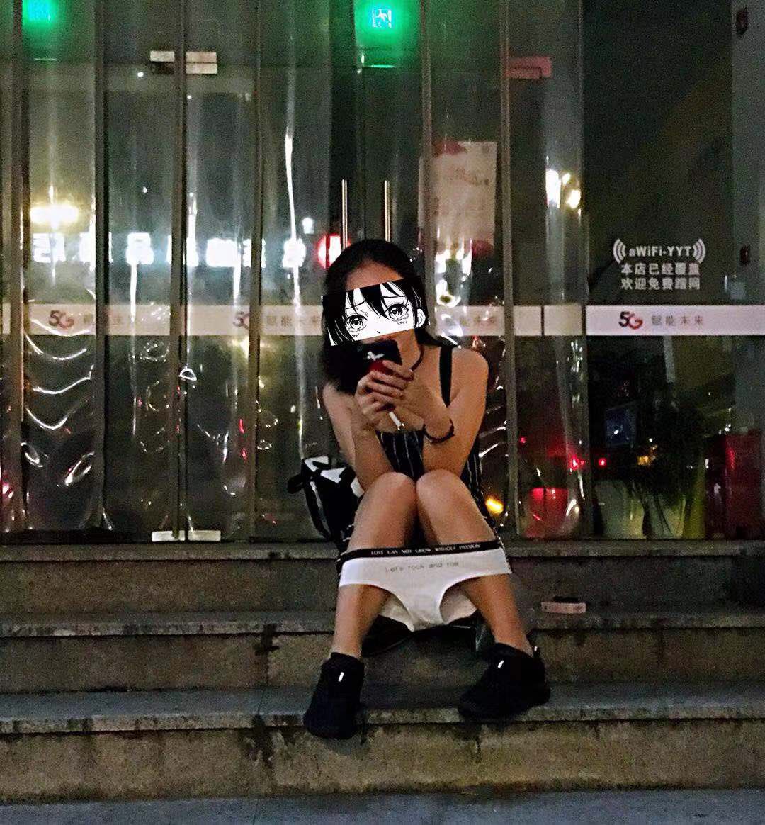 Loveeva521's tweet photo. 调皮了使个坏儿😝 https://t.co/9GuQBnC8KR
