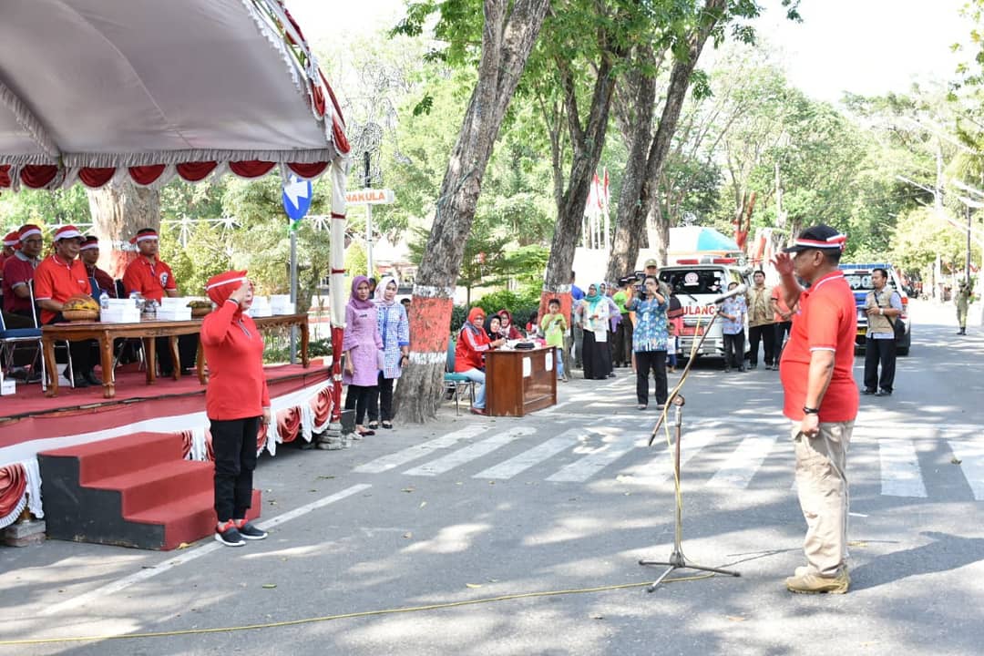 humasGrobogan's tweet photo. Gerak Jalan Kebangsaan
Lomba gerak jalan tingkat SMA dan OPD ini dibuka langsung oleh Bupati Grobogan di Alun alun Purwodadi. 
Rabu, 14 Agustus 2019
#groboganindah #groboganbersemi #wisatagrobogan #groboganmaju #groboganjaya #purwodadigrobogan #purwodadijateng #visitgrobogan https://t.co/Io9wcccSzG
