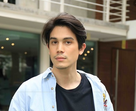 Phuminpalika's tweet photo. รบกวนเชิญ 4 ท่านนี้มานั่งสัมภาษณ์ รายการเดียวกันที นี่อยากหัวเราะแบบNonstop 555+ #แน็กชาลี #thetoysthetoysthetoys  #ปาล์มมี่ #ซันนี่สุวรรณเมธานนท์ https://t.co/QVFS12RtFq