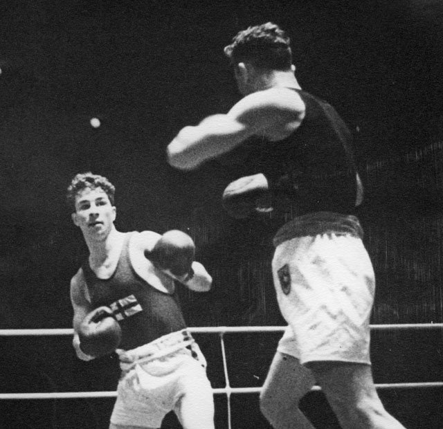 Urheilumuseo's tweet photo. 15.8.1936 Berliini: Sten Suvio voitti ensimmäisenä suomalaisena nyrkkeilyn olympiakultaa. Välisarjan (66,7 kg) finaalissa kukistui Saksan Michael Murach pistein. Ottelun selostus:
https://t.co/ibPkLvPQIl
Kuva: Urheilumuseo
#StenSuvio #nyrkkeily #olympiakulta #Berliini1936 https://t.co/gfTteT1cmk