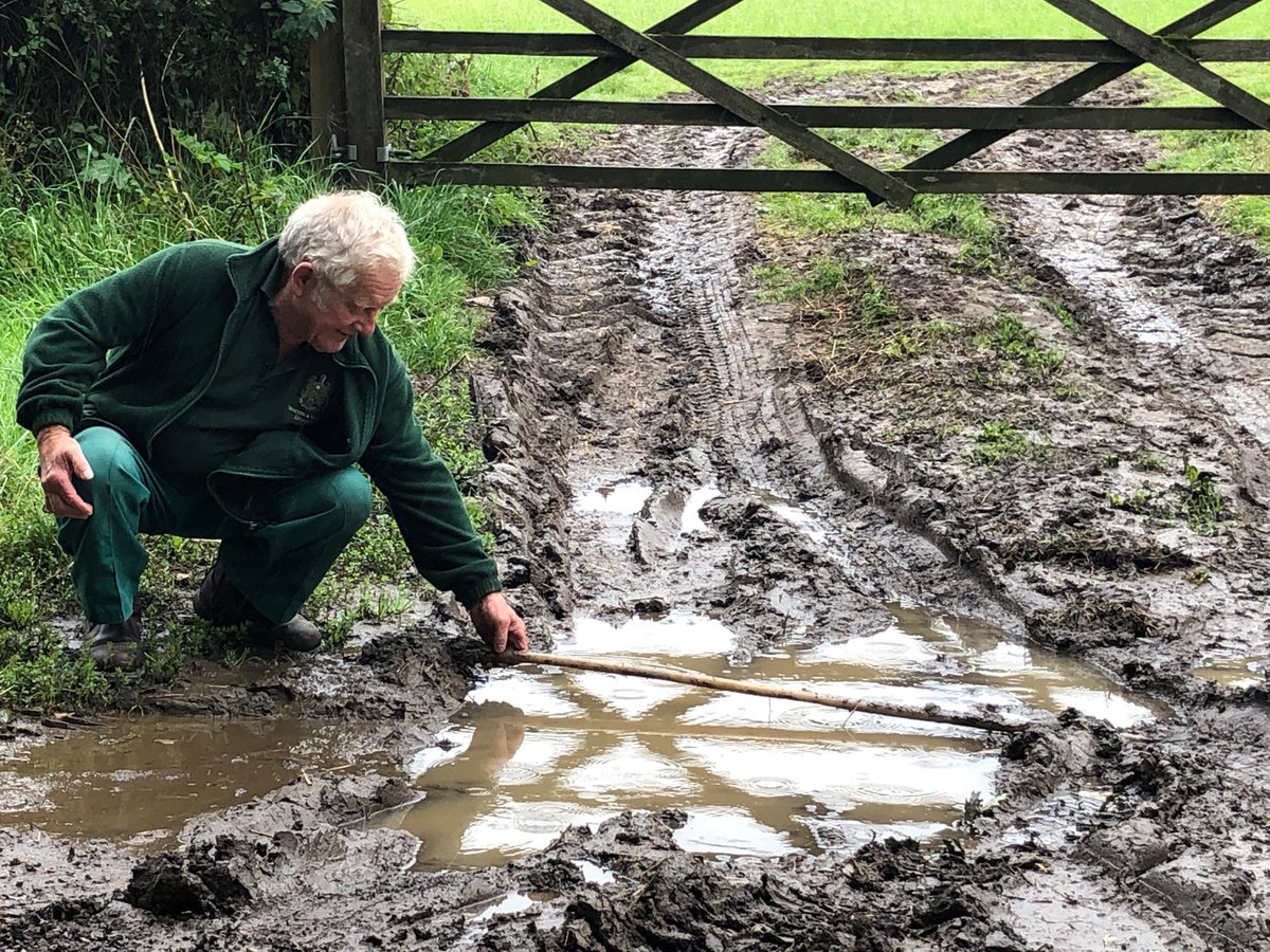 What’s this ?? ⁦<a href="/WeAreOpenreach/">Openreach</a>⁩ as it could be dangerous! Location Tissington DE61RA