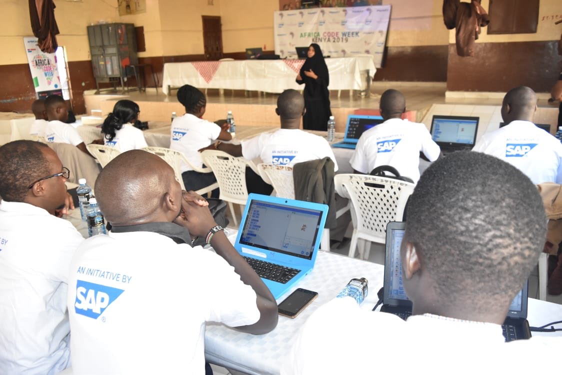 HLScomms's tweet photo. Jambo #Kenya! @SAPAfrica #AfricaCodeWeek train the trainer kicks off with hundreds of teachers learning 21st century #code skills in an effort to drive #digital literacy among #Africa’s youth! #tech #WednesdayMotivation #tomorrowsInnovators #CommunityCapacity https://t.co/aNZTgAv8eM