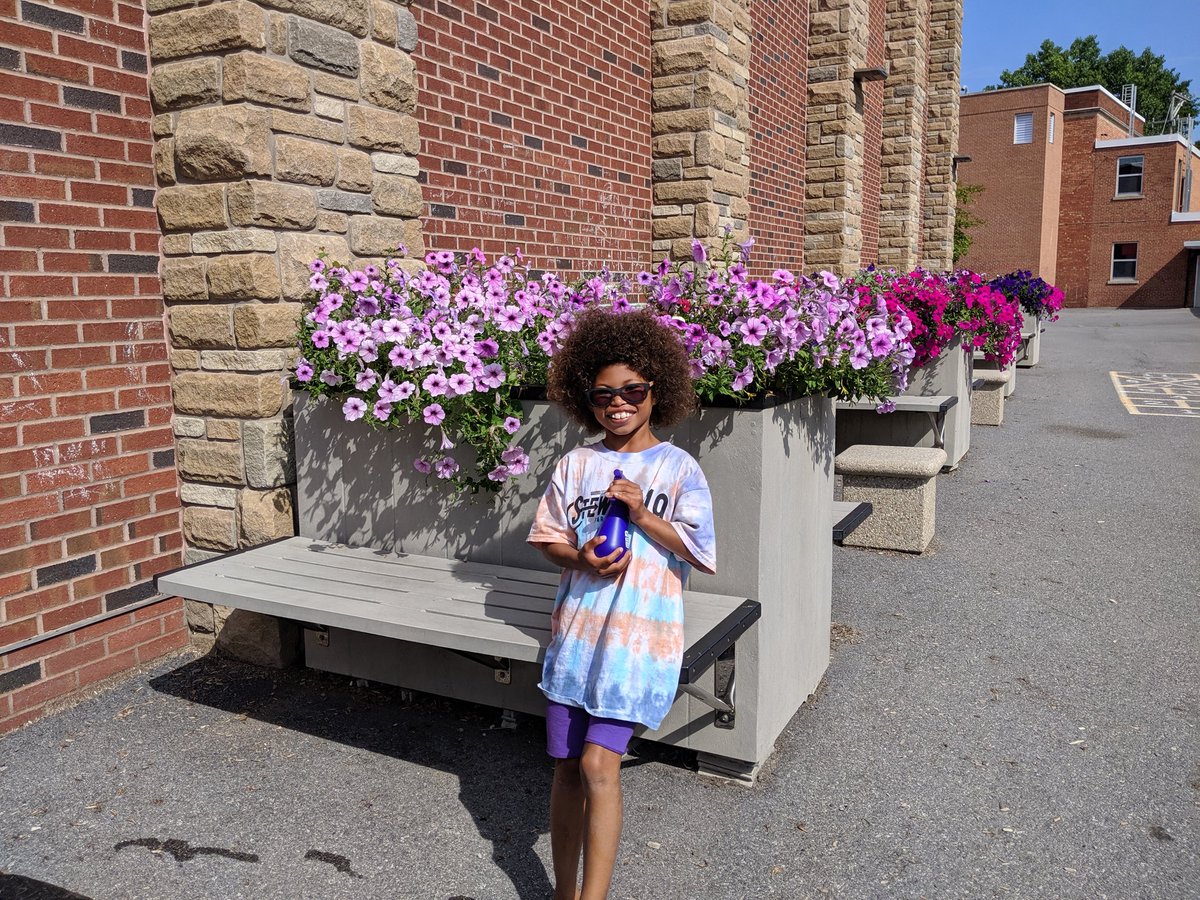 HeatherTechTST's tweet image. Our last week at #projectinnovation has us appreciating pollinators, and seeing how plants need sunlight to grow! Our #palletgarden is full of peppers and lettuce that are thriving with the attention to soil and moisture. @NortheastES