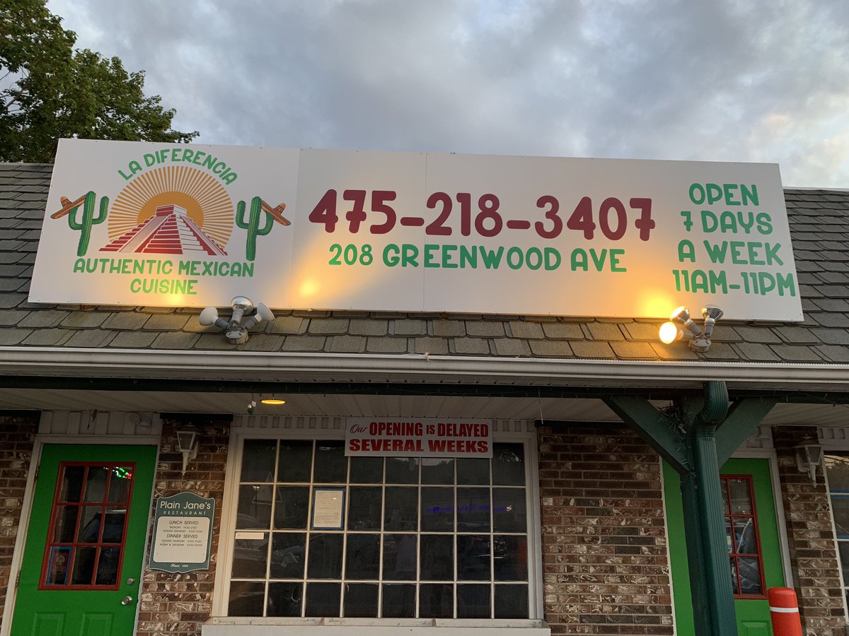 iLLinkCT's tweet photo. New #mexicanrestaurant opening up soon in #Bethel we put the sign up the other evening and he took us for a little tour... Looks like it's gonna be a nice #placetoeat   #LaDiferencia https://t.co/f9BlzazaA4