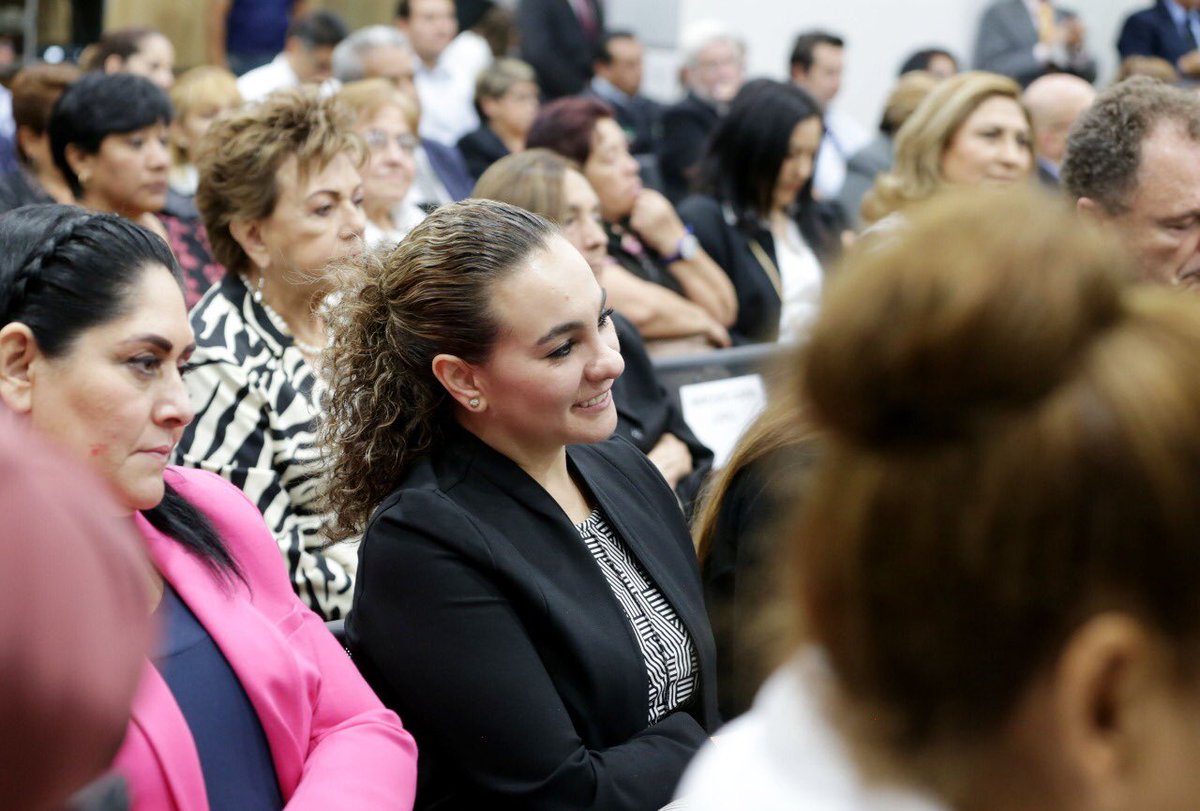 ferbayardo's tweet photo. María de los Ángeles Moreno fue la primera mujer que dirigió al @PRI_Nacional y lo hizo con determinación, liderazgo y rompiendo paradigmas. Fue un gusto asistir al coloquio en el que se reconoció su vida y obra. https://t.co/aJMnTMxhkH