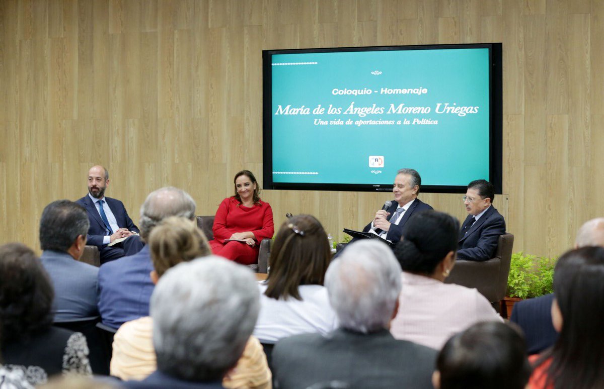 ferbayardo's tweet photo. María de los Ángeles Moreno fue la primera mujer que dirigió al @PRI_Nacional y lo hizo con determinación, liderazgo y rompiendo paradigmas. Fue un gusto asistir al coloquio en el que se reconoció su vida y obra. https://t.co/aJMnTMxhkH