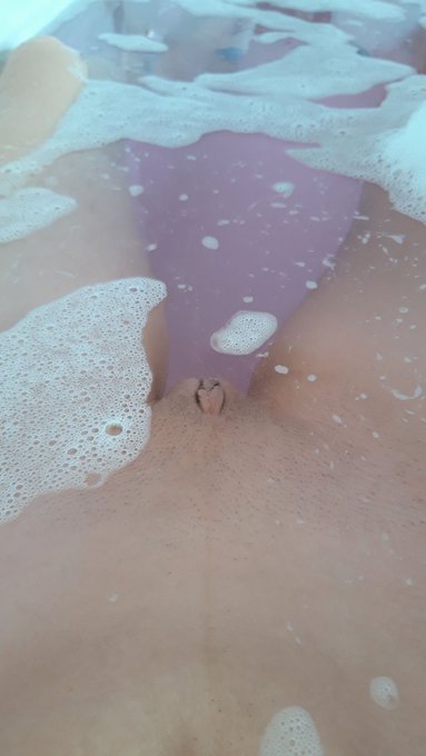 Going to jump on mfc for half hour while I have a scrub. Come give me a hand and if it's worth it I may<a href="/tag/camgirl"class="tags"><span>#camgirl</span></a><a href="/tag/mfc"class="tags"><span>#mfc</span></a>