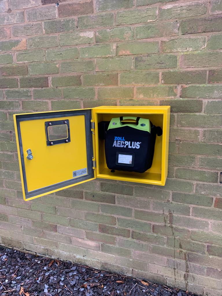 Mae diffib 24/7 wedi ei osod yng ngorsaf <a href="/HeddluGogCymru/">Heddlu Gogledd Cymru</a>  #Llanrwst ac ar gael i'r gymuned gyfan. 

A 24/7 defib has been placed at Llanrwst <a href="/NWPolice/">North Wales Police</a> station &amp; available to the whole community.

#AchubBywydauCymru
#SaveALifeCymru