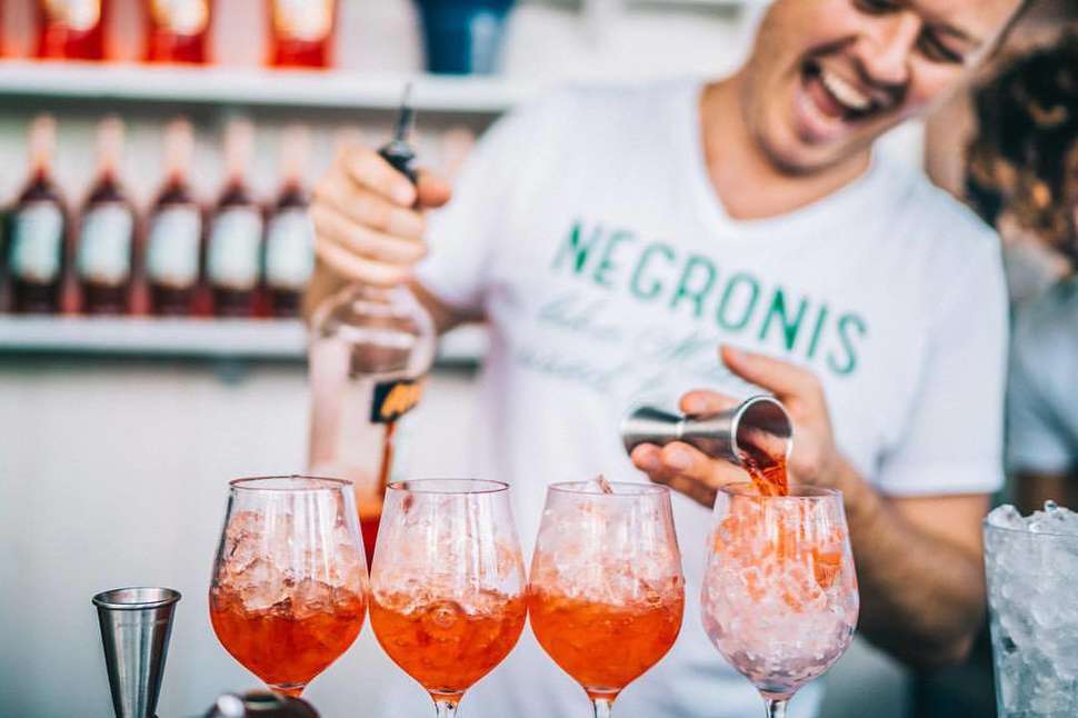 LocalikeNewYork's tweet photo. THRU AUG 15: Don't miss Waterfront Food &amp; Drink Festival at Pier A Harbor House in Battery Park. Enjoy delicious #food &amp; #drink, live music, photo booths + gorgeous waterfront views. More info: https://t.co/mOEOP6Ifgl #foodies #nyc #music #waterfront https://t.co/zZeSPdpBmX