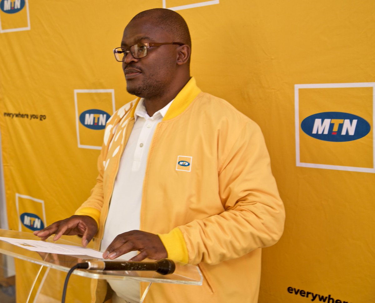 MTNEswatini's tweet photo. The MC, MTN Eswatini's Corporate Affairs Manager Mr @LUPHONDVO welcoming the attendees during the official launch of the #MTNKhemani19 road classic challenge 👉🏽: https://t.co/ua6AQeaJZN. #EarlierOnToday #Here4U https://t.co/xby36TTLv4