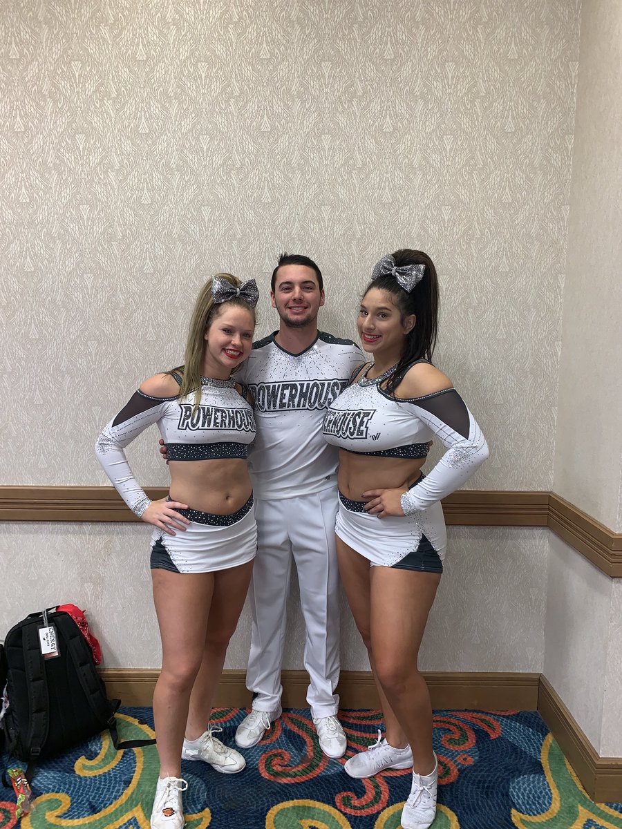 dawsonlowry5's tweet photo. happy birthday kaylee! hope you have a wonderful day, party it up hard and drink a couple for me! love and miss you ❤️ https://t.co/BUrcb3o6Pp