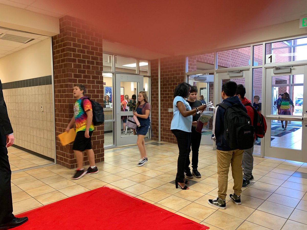 TSMLibrary's tweet photo. Skies are clearing just in time for 1st period. Have a great year, Titans! #KISDFirstDay https://t.co/VdEk7lFE5Y