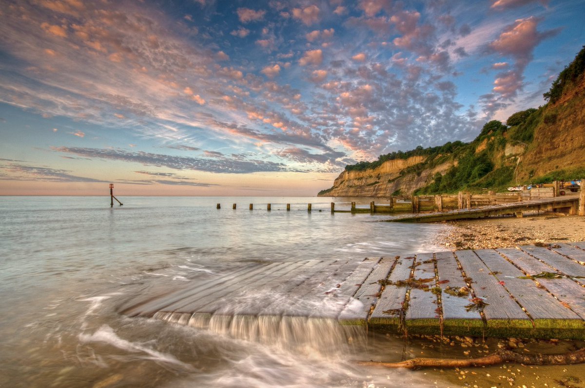 💫 We're beyond thrilled that the #IsleofWight has made it into the <a href="/lonelyplanet/">Lonely Planet</a> #UltimateUKTravelist 💫 A round of applause please for our secluded sea caves, perfect beaches and sailing regattas! 👏 #PureIslandHappiness
