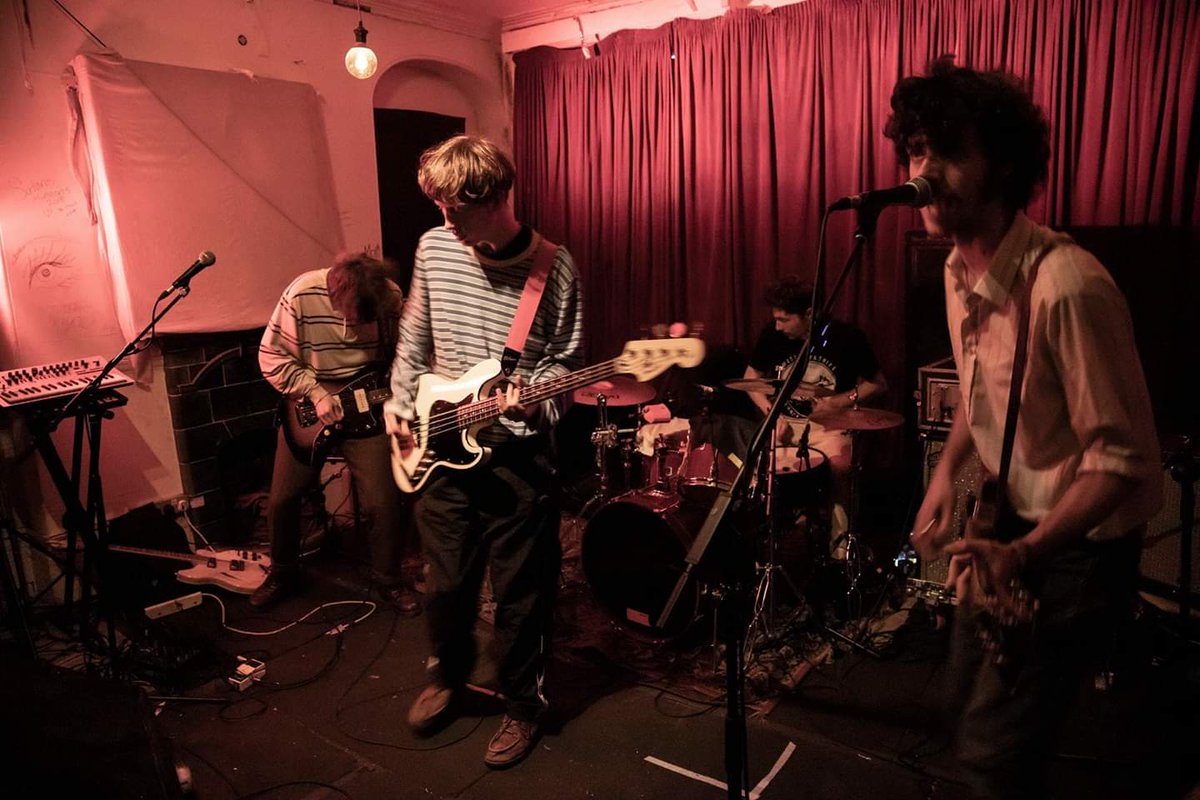 Trail_of_Bread's tweet photo. Sunderland's wonder @rrroxygirls playing @records_forever show a few days ago
#musicphotos #gigphotography
#nottsrocks #MoshiMoshirecords https://t.co/pfLp9MgEmw