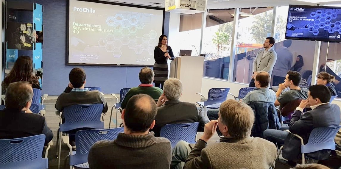 ProChile's tweet photo. Directora Nacional de #ProChile, Carolina Vásquez da palabras de bienvenida al Taller de preinternacionalización a los ganadores de #GoGlobalCL Colombia – Miami https://t.co/IHNPvCcTl7