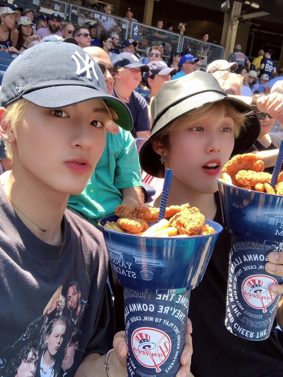 WE_THE_BOYZ's tweet photo. [에릭] 야구 마구마구 조아조아 ❤️
Ball is life! Wait no, THE B is my life 😙 https://t.co/LhAVLfF93V