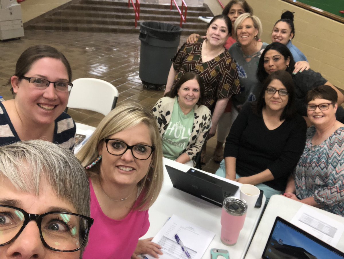 Kyjano's tweet photo. #cisdawesome 🍎✏️📚 https://t.co/Pmcd8echlA