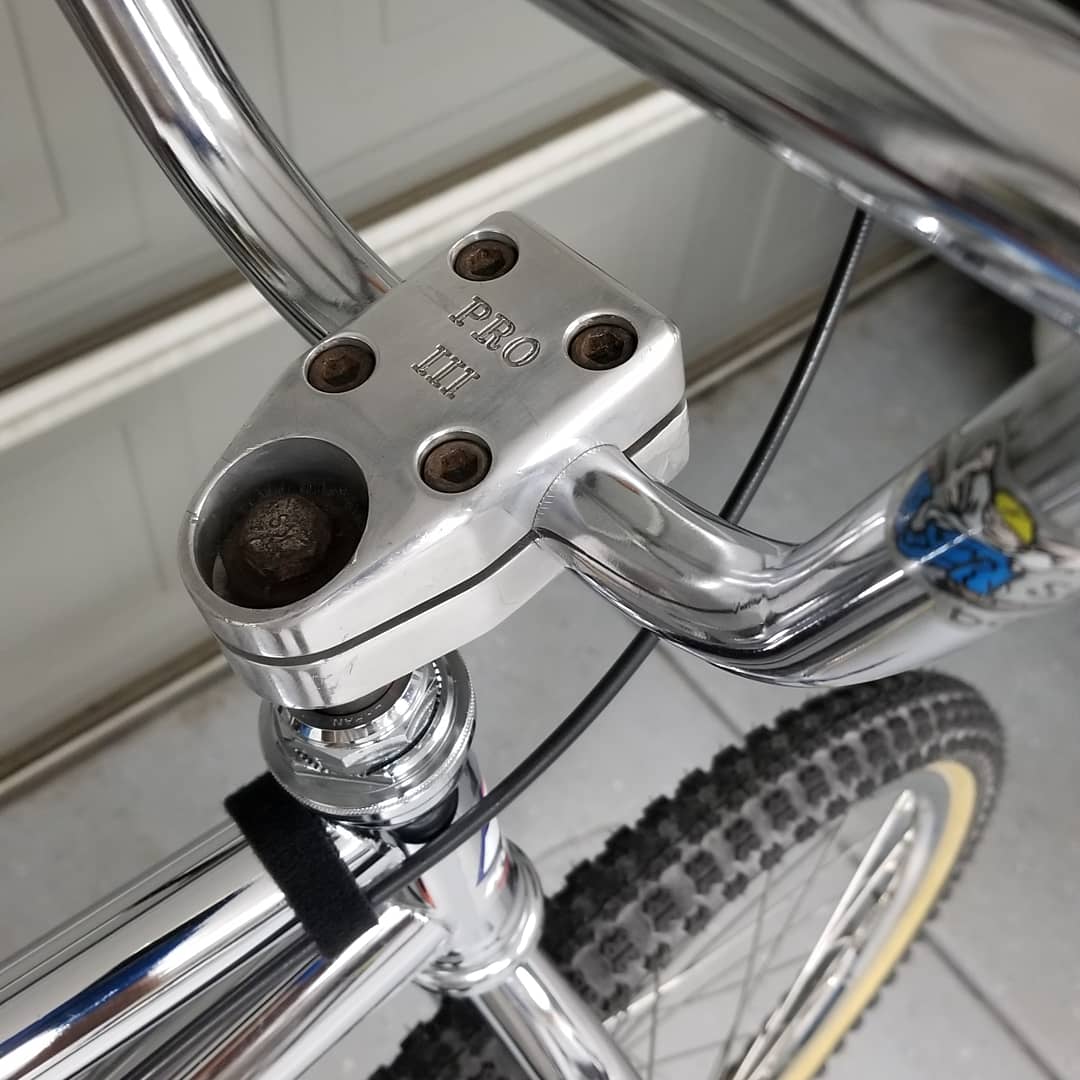 OutsidersBMX's tweet photo. All Original Finish // Nothing Restored
#outsidersbmx #OTSDRS #bmx #bmxoutsiders #osbmx #vintagebmx #bmxroots #bmxhistory #caliculture #bmxaction #oldschoolbmx #bmxracing #expensivehobby #madeinUSA #nothingrestored #originalfinish #bmxproducts #proIII #dancingman https://t.co/p0jTFRCkyx