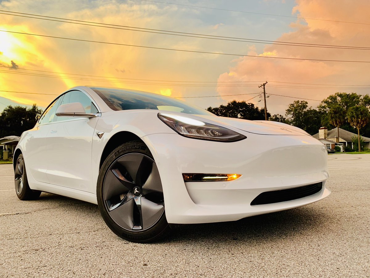 EverydayTesla's tweet photo. When you find excuses to drive your car. This is one piece of technology I am excited about everyday. Thanks for your continuous hard work @elonmusk @Tesla #everydaytesla #tesla #model3 https://t.co/VetKkr724x