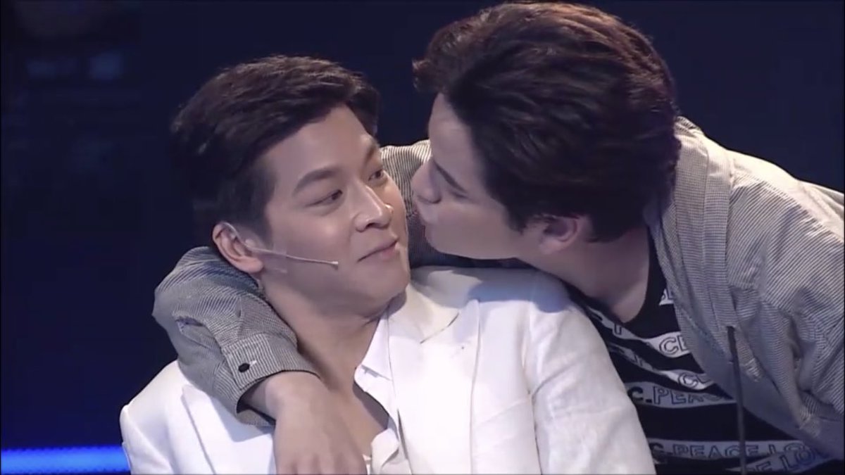 ใต้เตียงดารา tweet media