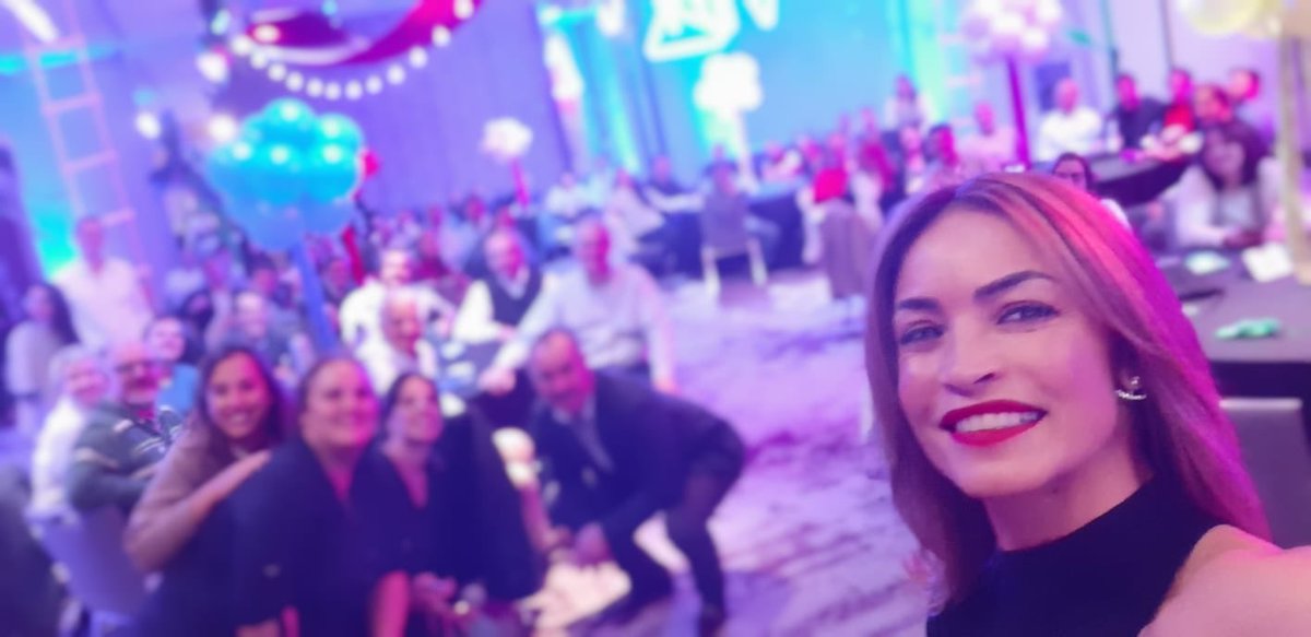 dahiarc's tweet photo. En el evento interno de @IBMUruguay tuvimos el placer de recibir a @cfernandezok quien nos contó su experiencia de trabajo en equipo dentro de #extravaganza 🎪gracias Claudia! https://t.co/8zyOg62cuc