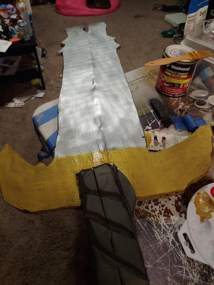 illyriastudios's tweet image. Baby's first sword in progress. I wanna make more swords and keep getting better at it. 

#Warmachine #menoth #cosplaysword