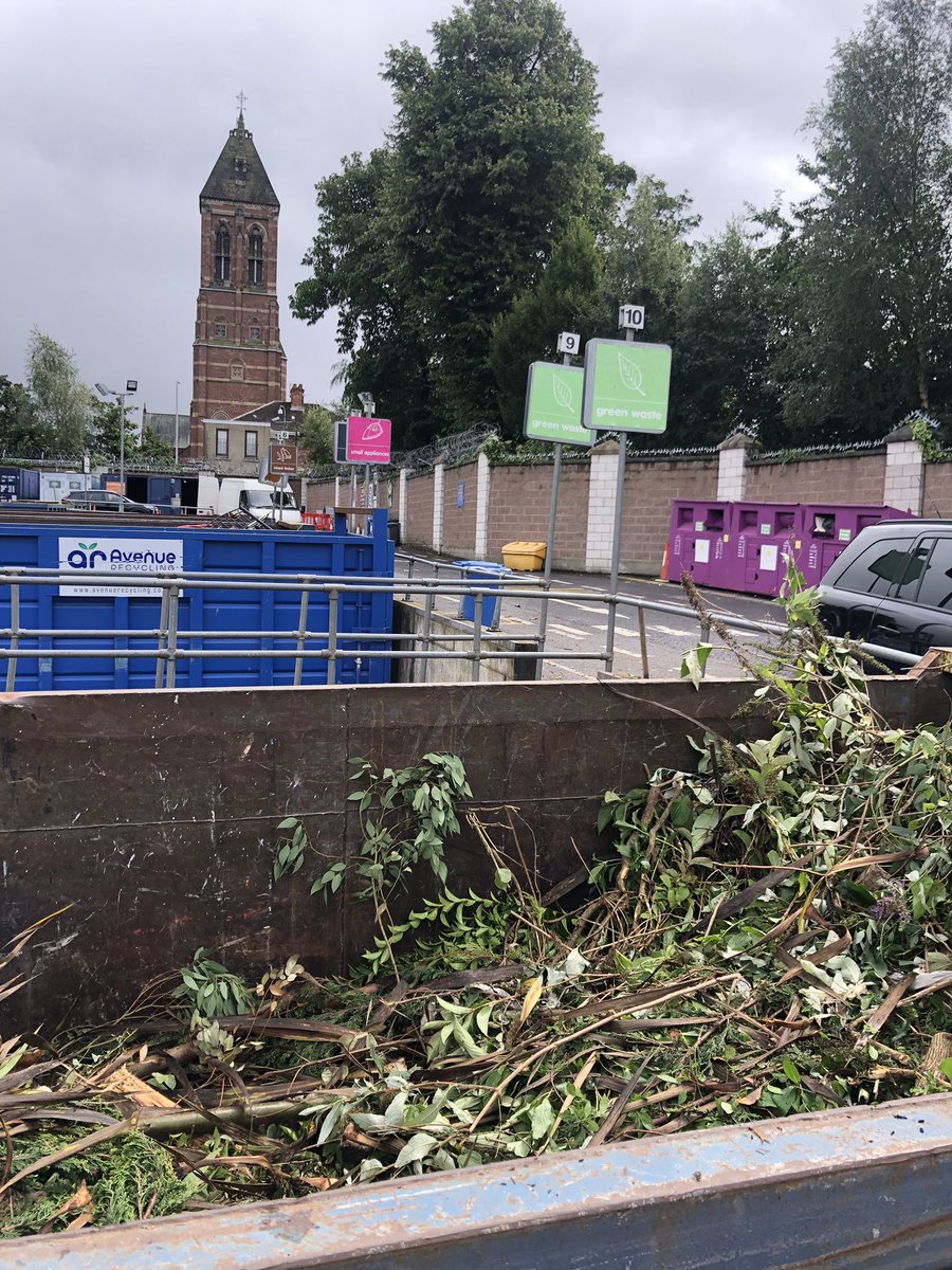 Suzi_Mcilwain's tweet photo. Two people carrier loads of greenery taken to the recycling centre for composting! #GetDiggin @bitcni #AllotmentWeek #Volunteering for @actiondeafyouth https://t.co/srvSKLnPRD