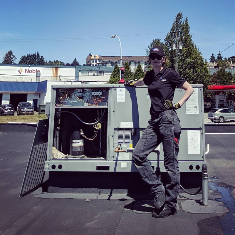 HVACbabes's tweet photo. "Blue skies and rooftop units today!" https://t.co/QQqjVSLdJV