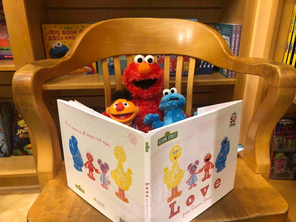 BNDeerPark's tweet photo. Our lovable monsters are reading together in honor of Sesame Street turning 50! Come grab the stories that bring them to life. #SesameStreet50 https://t.co/Hh87SD6fwZ
