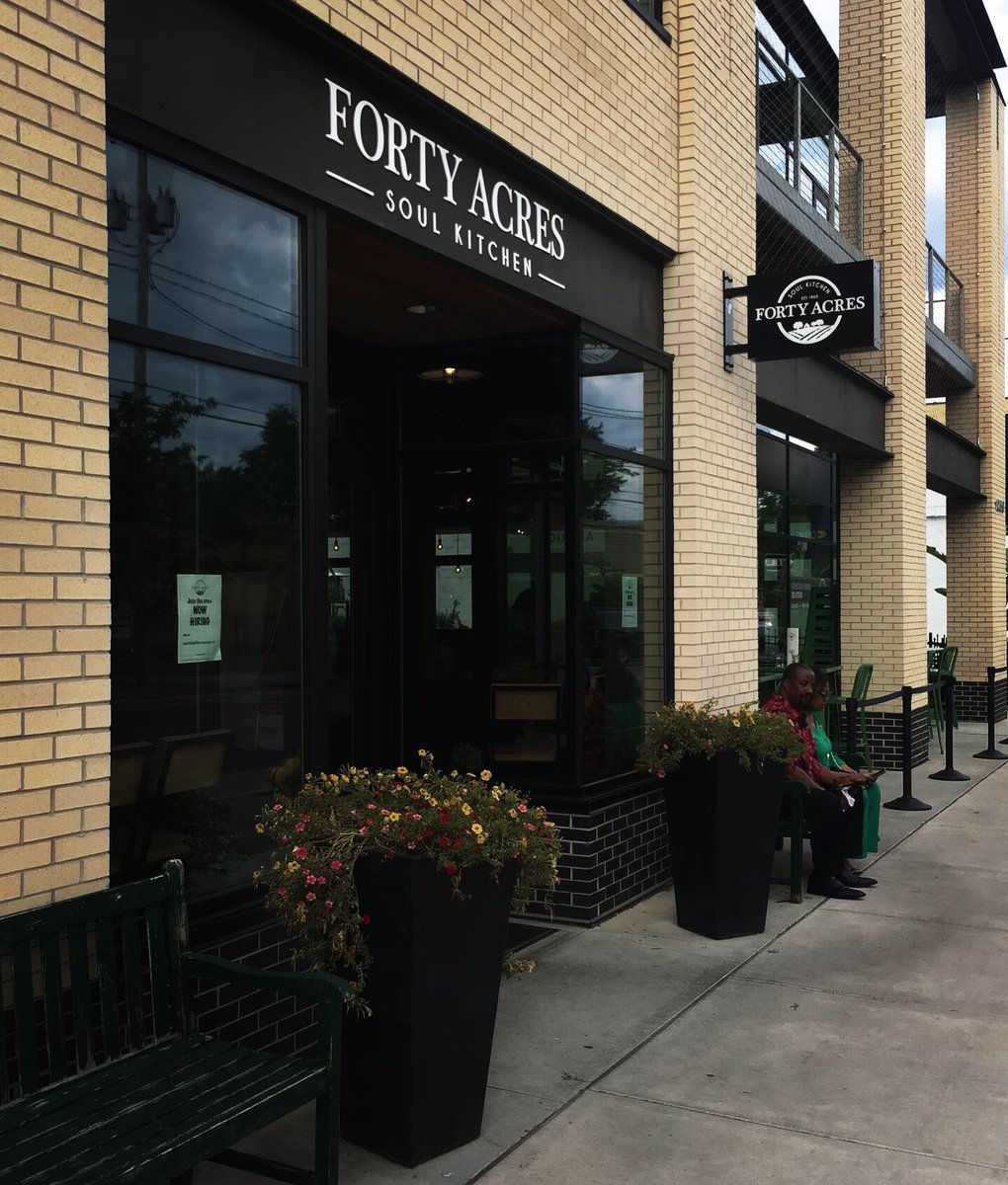 WOODradioSteve's tweet photo. Forty Acres Soul Kitchen! #rwgr SO GOOD! https://t.co/cEu55NIOO3