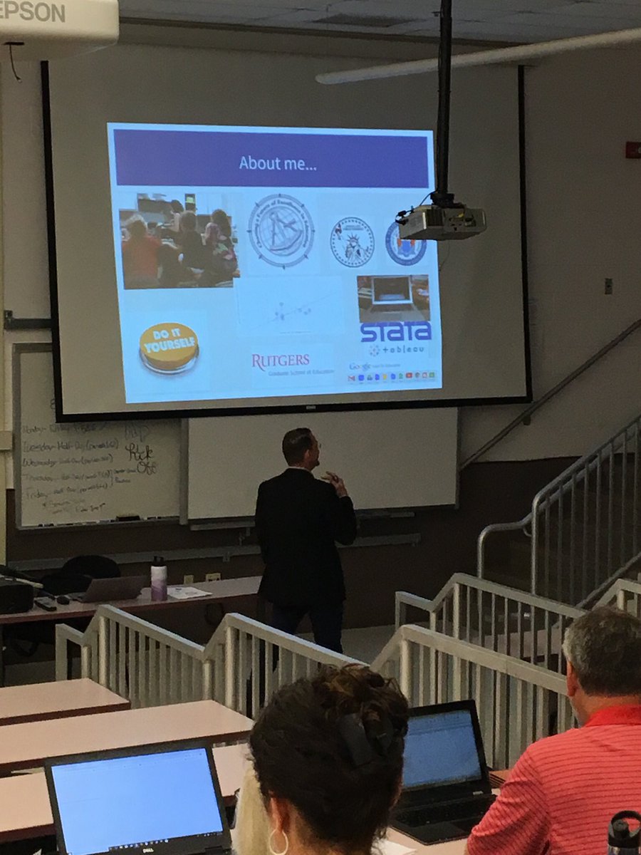 southjerseydata's tweet photo. Bruce Henecker provides an in-depth session on becoming an Excel power user.  #sjdlp19 https://t.co/MREmY6ma1T