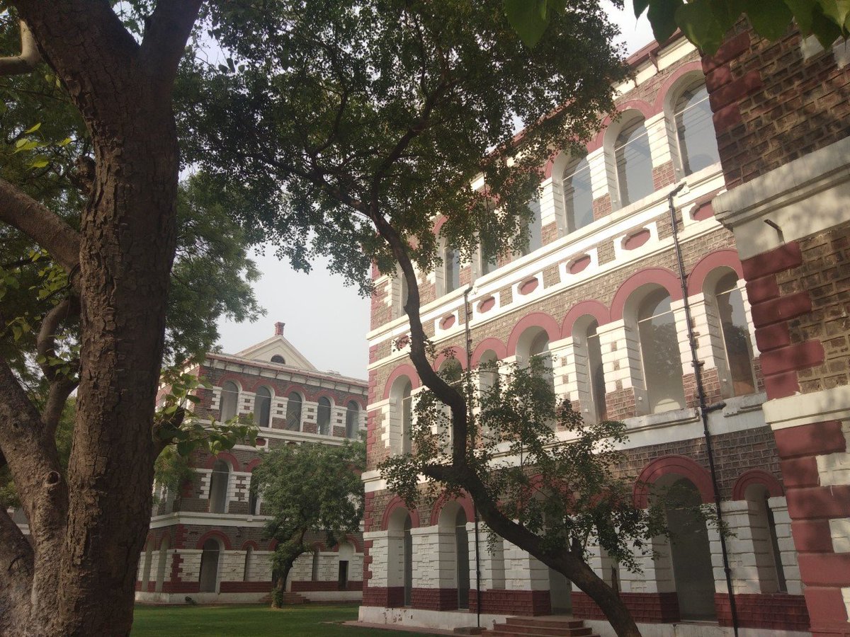 AnnuKaushik253's tweet photo. The museum is housed in the #British-built barracks. The very structures built by the #Britishers today stand as testimony to the successful struggle against #Crownrule in #India. #IndependenceDay2019 #IndependenceDayIndia #Independence #IAMINDIAN #IndependenceDay #Delhi https://t.co/XM8Akzr4qd