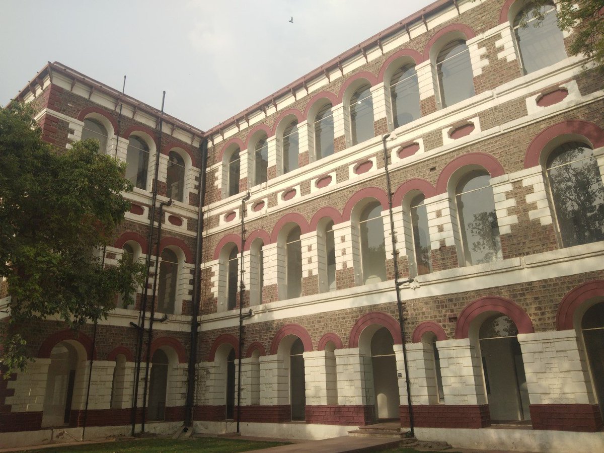 AnnuKaushik253's tweet photo. The museum is housed in the #British-built barracks. The very structures built by the #Britishers today stand as testimony to the successful struggle against #Crownrule in #India. #IndependenceDay2019 #IndependenceDayIndia #Independence #IAMINDIAN #IndependenceDay #Delhi https://t.co/XM8Akzr4qd