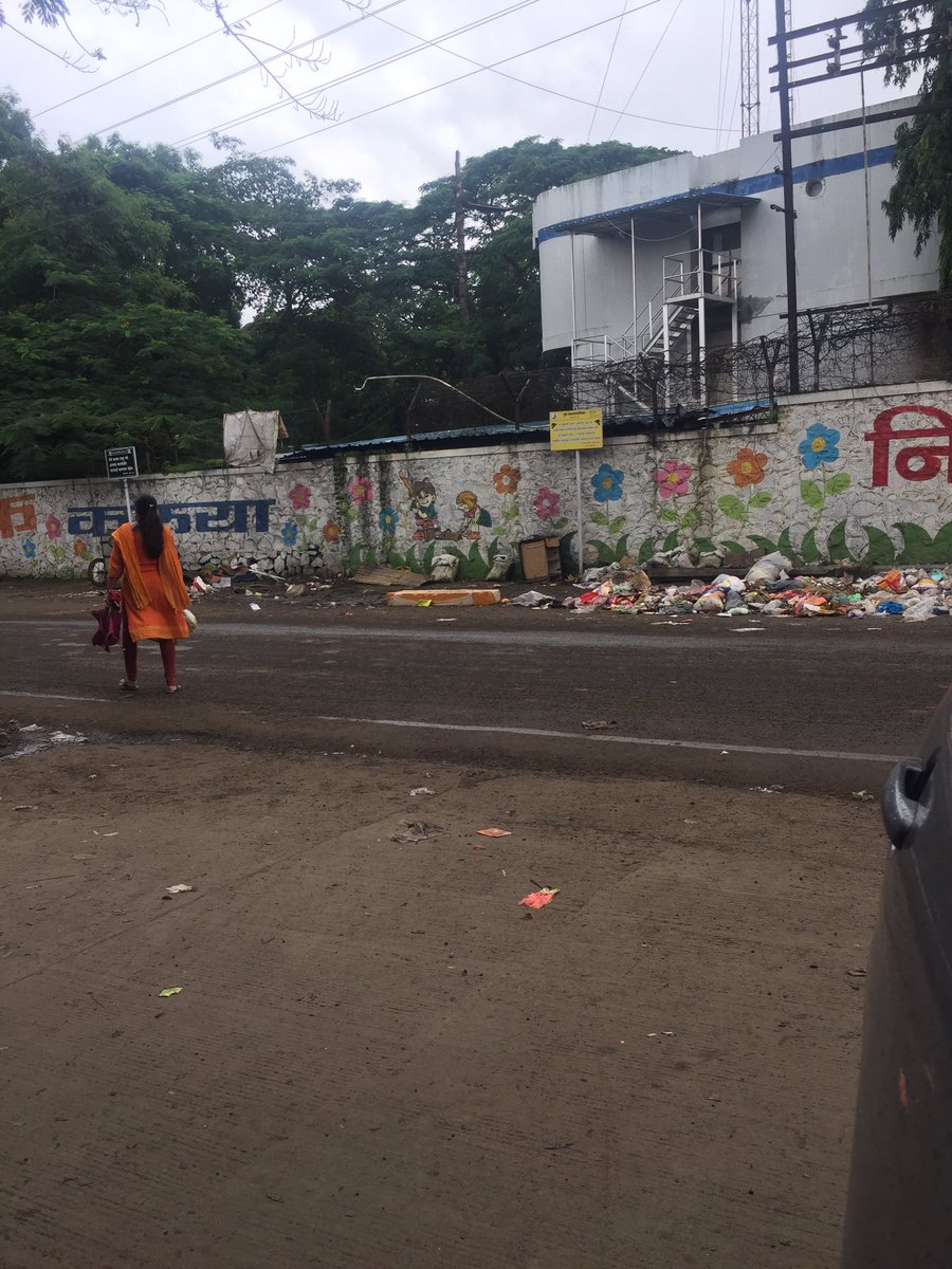 IamNeeraj_k's tweet photo. Hello @swachhbharat @SwachhBharatGov @swachhindia this garbage is being dumped here since 5 months continuously, it’s started to stink and with the rains it’ll surely spread diseases! #Pune #SwachhBharat #SwachhSurvekshan https://t.co/7RUx7OIver