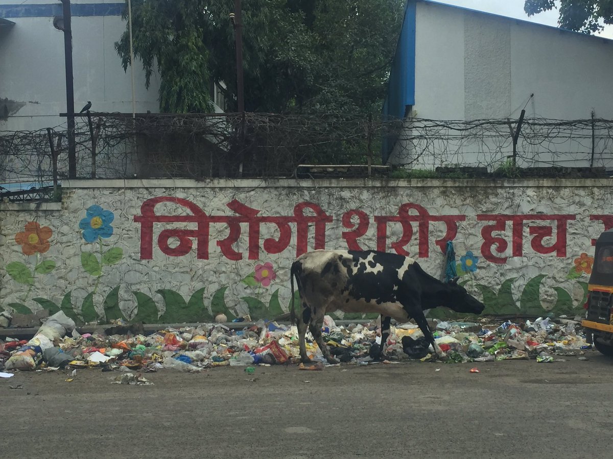 IamNeeraj_k's tweet photo. Hello @swachhbharat @SwachhBharatGov @swachhindia this garbage is being dumped here since 5 months continuously, it’s started to stink and with the rains it’ll surely spread diseases! #Pune #SwachhBharat #SwachhSurvekshan https://t.co/7RUx7OIver