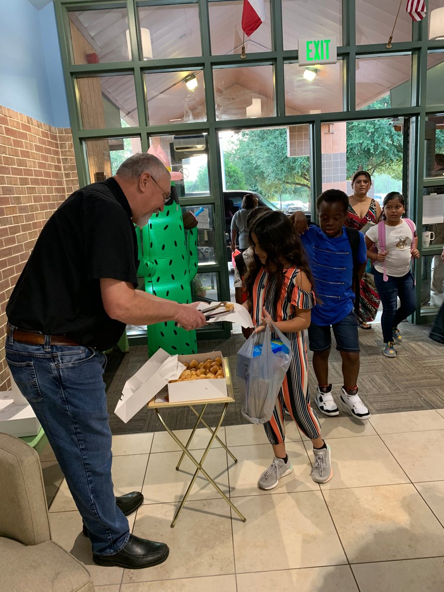 KrauseElem's tweet photo. Happy First Day of School from Krause Elementary. We are having a great morning! Thank you Salem Lutheran Church for the donuts and blessings! @BrenhamISD  #firstdaycub https://t.co/ZSZj1WZset