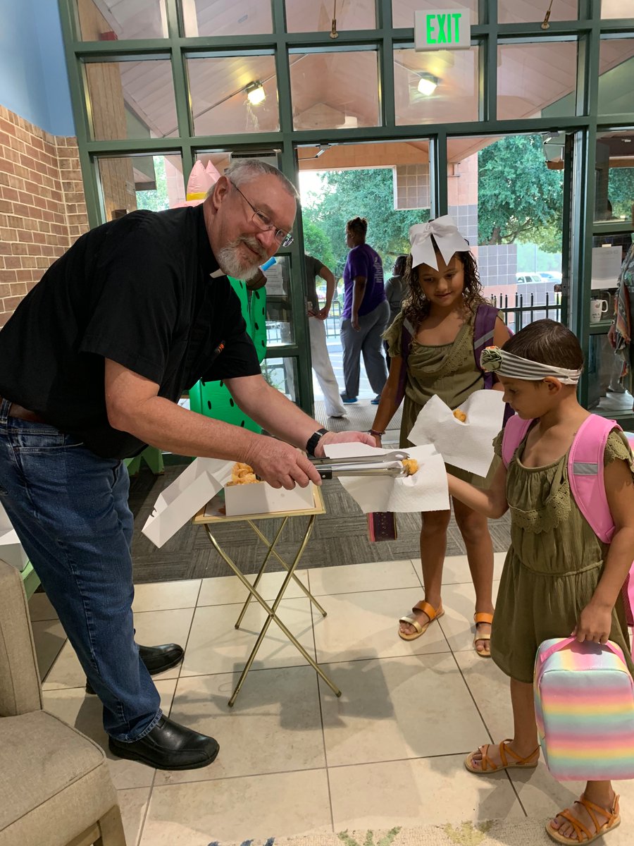 KrauseElem's tweet photo. Happy First Day of School from Krause Elementary. We are having a great morning! Thank you Salem Lutheran Church for the donuts and blessings! @BrenhamISD  #firstdaycub https://t.co/ZSZj1WZset