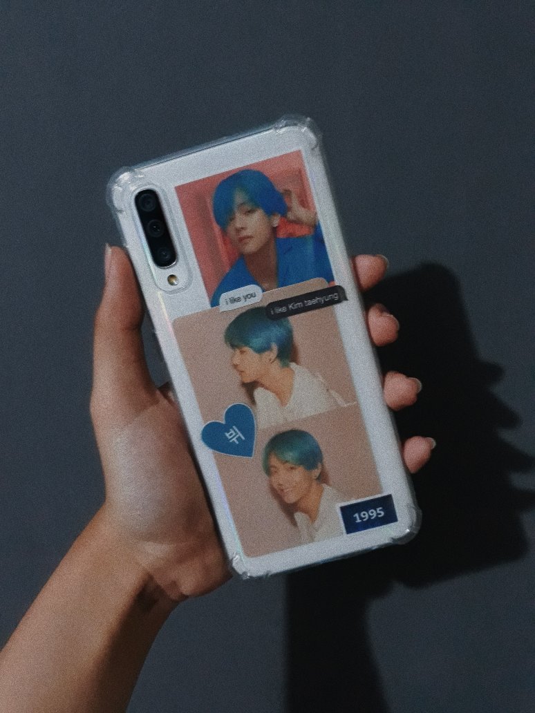 moonternaal's tweet photo. 🍒 My DIY Taehyung Phonecase 🍒
What do you think about this ?
I'll make many many DIY phonecase like this. And It's inpired by the ARMY that post it on Instagram that's so Aesthetic😭💜
I'll make this better next time~
#BTS #btsphonecase #diycase #diy #diyphonecase https://t.co/p81jz7mA9K
