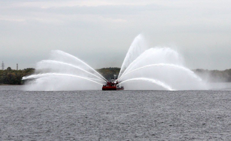 MStuhler's tweet photo. The spectacle of a firefighting tug boat is a thing to behold. CPI is proud to be providing safety limit switches into this demanding application. 
https://t.co/GSK4h0caUB https://t.co/XSCTQyhLLP
