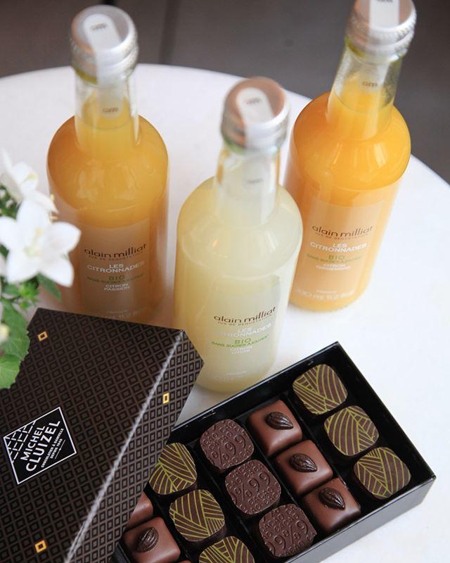 Nos bonbons pralinés éclat de cacao s’associent à la perfection avec la citronnade Litchi <a href="/Alain_Milliat/">milliat alain</a>.
Les notes boisées des fèves de cacao torréfiées se combinent aux notes florales du litchi. ift.tt/2OS8Pyt