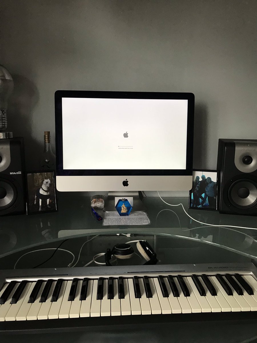 LEEKAVANAMUSIC's tweet photo. The calling 🙏🏻 just have to wait for the update 😂🎵 #LeeKavanaMusic #LeeKavanagh https://t.co/eIVdtSR7md