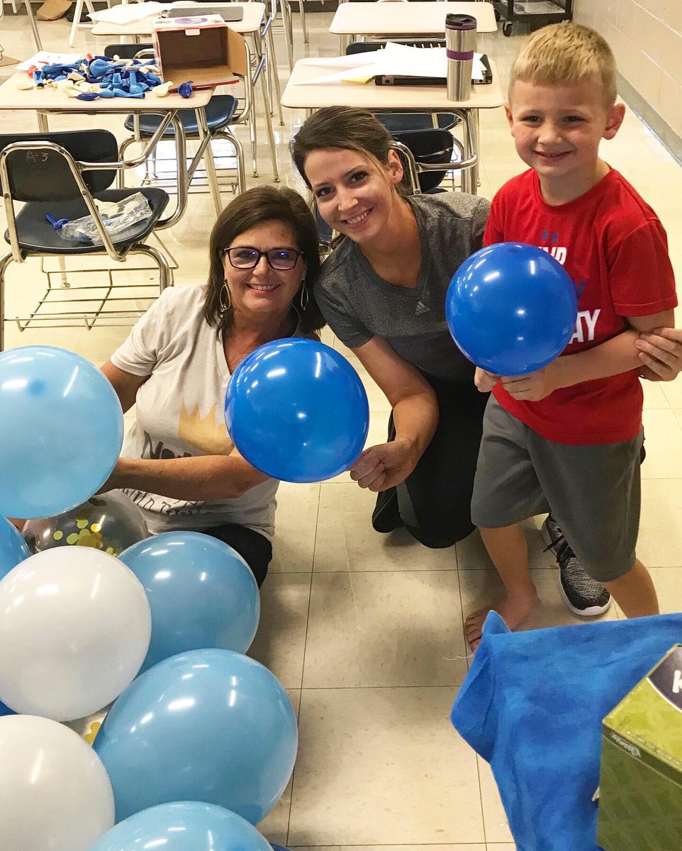 woodlandcolts's tweet photo. Ms. Still and Ms. Murray put in extra time getting these balloons up for the first day! Then, students in advisory worked on team building as they had to work as a unit to keep their balloon in the air without using hands. 🎈#teambuilding #teamwork #buildingrelationalcapacity https://t.co/DzngqL1Gvn
