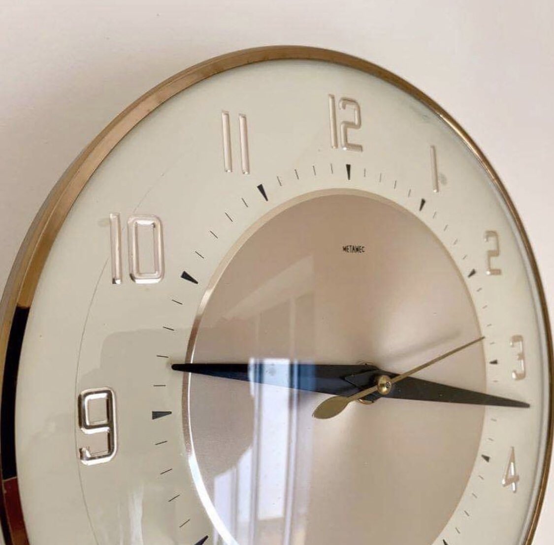 WhisperandEcho's tweet image. We couldn’t believe this find. An original electric wall clock by MetaMec which was purchased in 1969 but never taken out of the box to be fitted up. Its convex glass face is as new! 

#Retro #Clock #retroclock #metamecclock #vintage #retroHome #whisperandecho