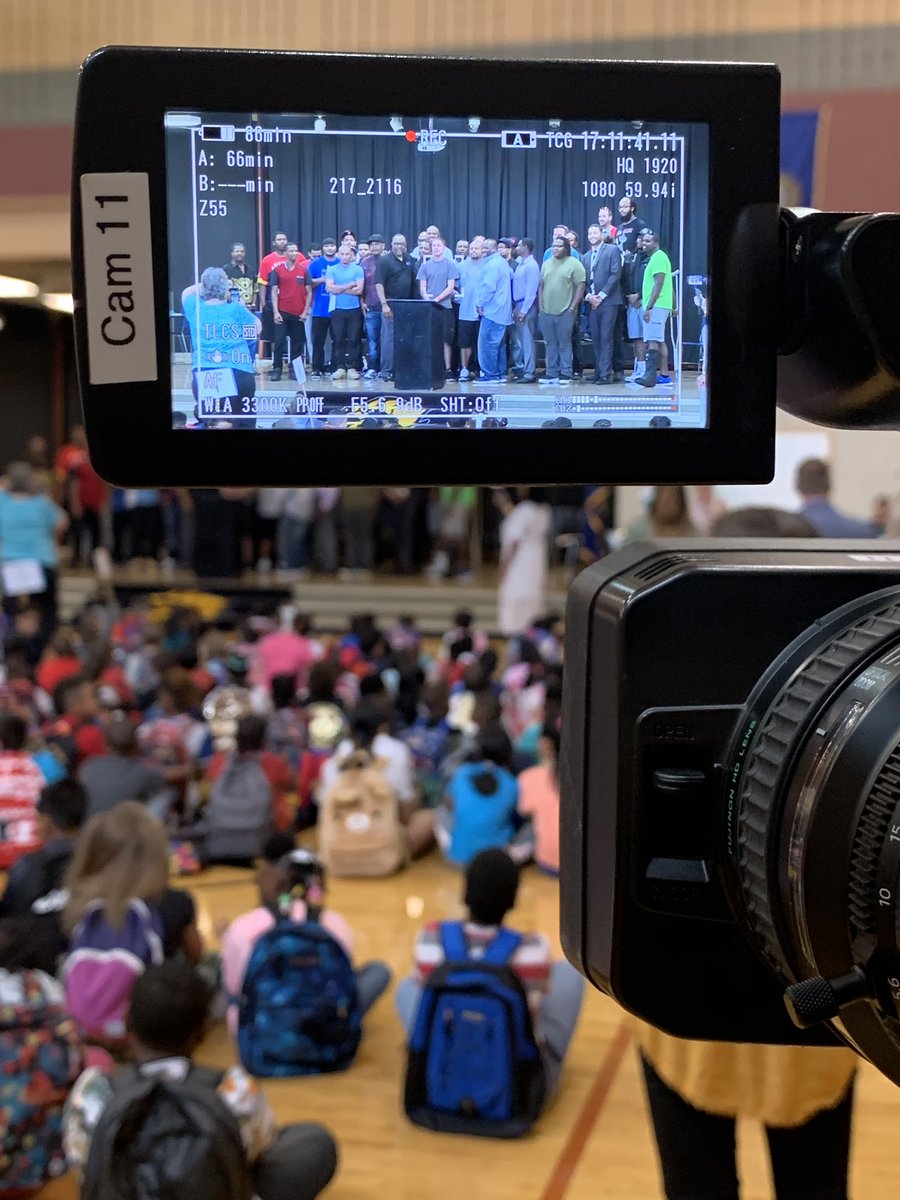 sholzfaster1's tweet photo. Fathers and volunteers from @blackmenunited and @fathersincorp are kicking off the school year by greeting kids from Mountain View Elementary, and encouraging parents to get involved in their kids school. #NationalMillionFatherMarch #FirstDayofSchool https://t.co/1ifeEL9RuZ