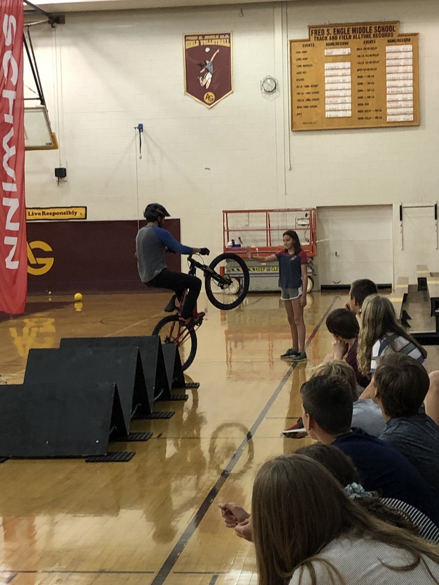 FSEMiddleSchool's tweet photo. Hi-five for the second day of transition camp! https://t.co/fkwXV2zsuM