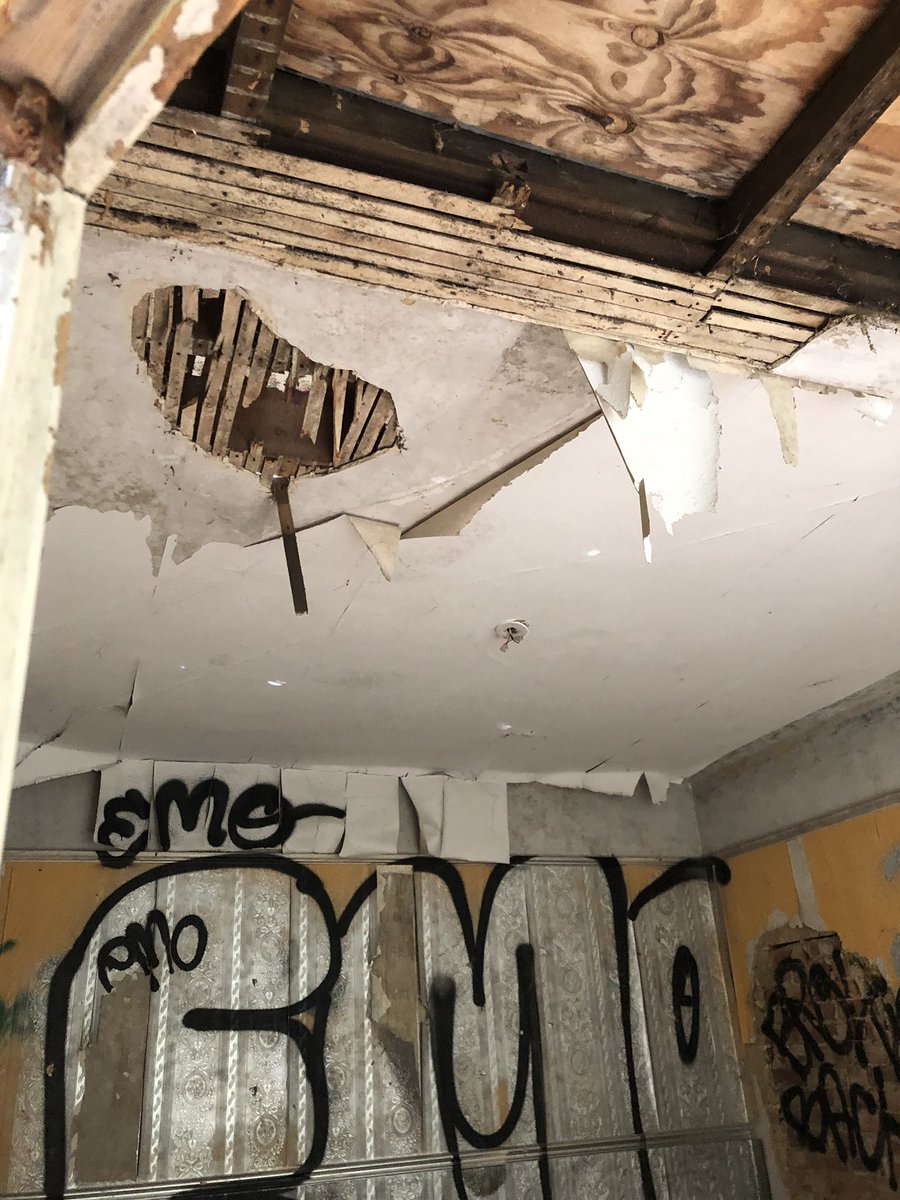 CGray8567's tweet photo. From a family home to a derelict and run down shell! Cllr @bande_lily and I will do our very best to get the #SeearsPark #Cottage back in use for the #community #SuttonWest https://t.co/LrKTo3moL3