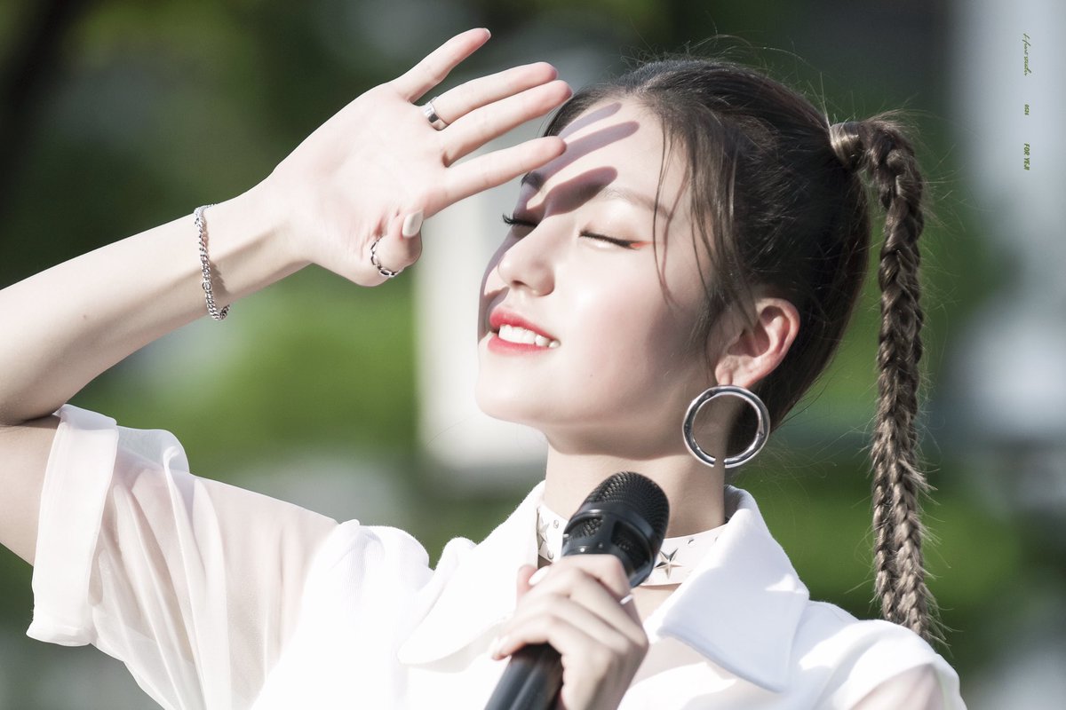 HeartStealer526's tweet photo. 190810 음악중심 미니팬미팅

햇살처럼 눈부신 그대🌄✨

#YEJI #예지 #황예지

#ITZY #있지
#ITzICY
#ITZY_COMEBACK https://t.co/beGMOCcWVg