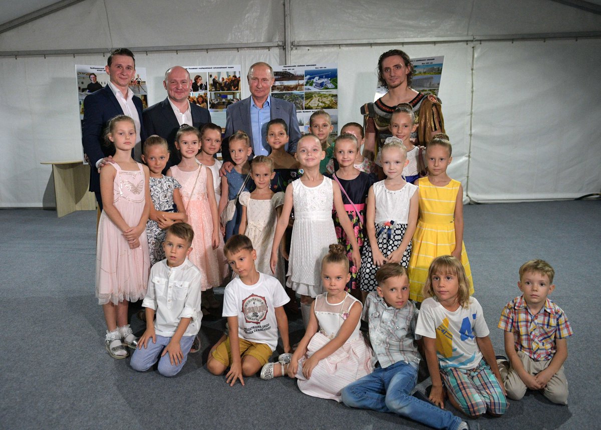 The President met with future students of the Sevastopol Academy of Choreography bit.ly/2yZ4NJW